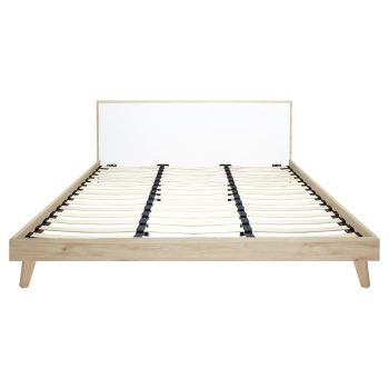 Cama Castella en color encino, vista frontal desde los pies con base de tablillas