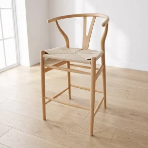 Banco Micerino de madera natural con asiento tejido