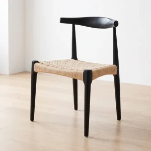 Silla Kefren de madera color nogal con asiento tejido