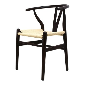Silla de comedor Micerino en color nogal oscuro, vista en ángulo